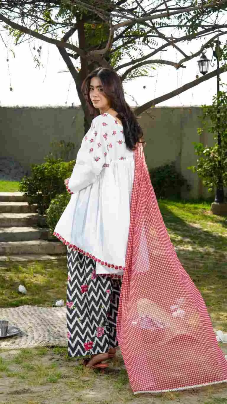 Ghazal Embroidered Summer Lawn Vol 1 2026 | House of Mist | HMGZ-LL26-05 image 3